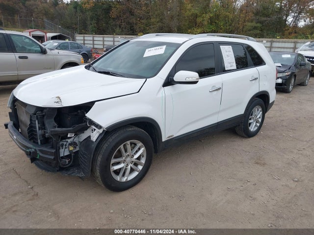 KIA Sorento Lx V6 2015 5XYKTDA73FG648745 Image 2