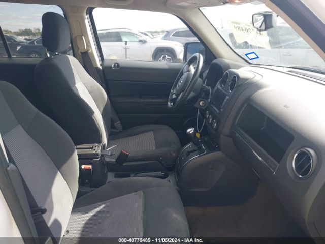 1C4NJPFA7GD815570 Jeep Patriot Latitude