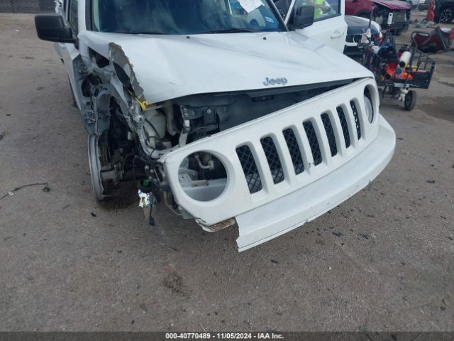 1C4NJPFA7GD815570 Jeep Patriot Latitude