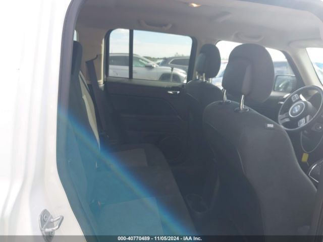 1C4NJPFA7GD815570 Jeep Patriot Latitude