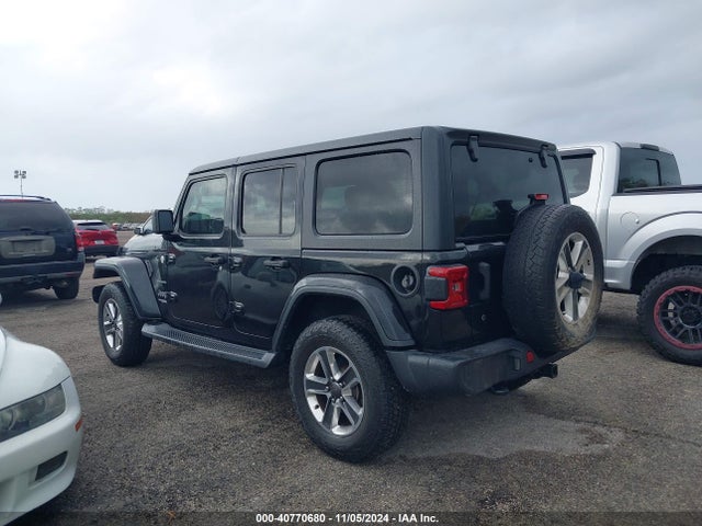 1C4HJXEG6JW110936 Jeep Wrangler Unlimited Sahara 4x4