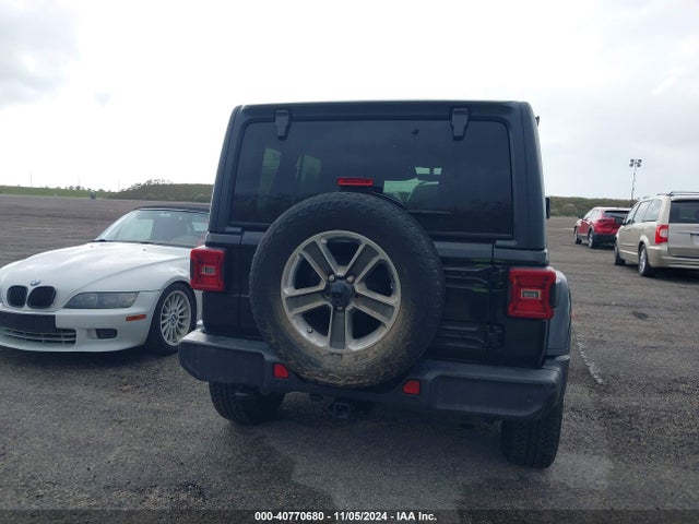 1C4HJXEG6JW110936 Jeep Wrangler Unlimited Sahara 4x4