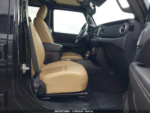 1C4HJXEG6JW110936 Jeep Wrangler Unlimited Sahara 4x4