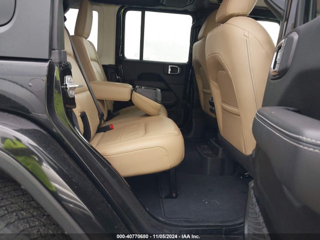 1C4HJXEG6JW110936 Jeep Wrangler Unlimited Sahara 4x4