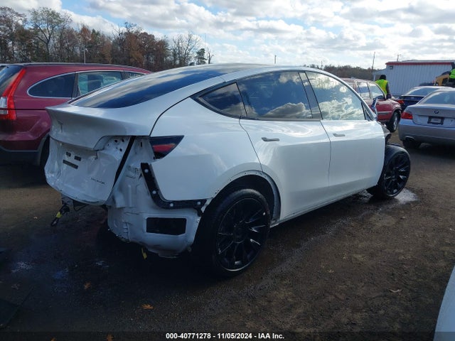 2023 TESLA MODEL Y 7SAYGDEE8PF692744 Photo 3
