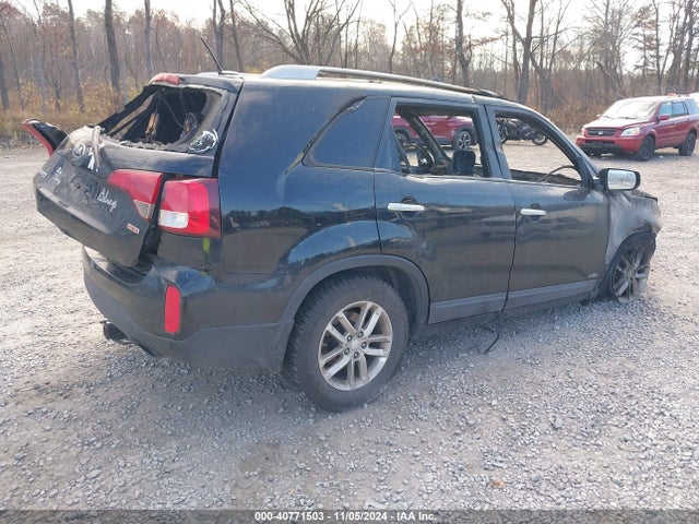 KIA SORENTO LX 2015 5XYKTDA60FG607240 Image 4