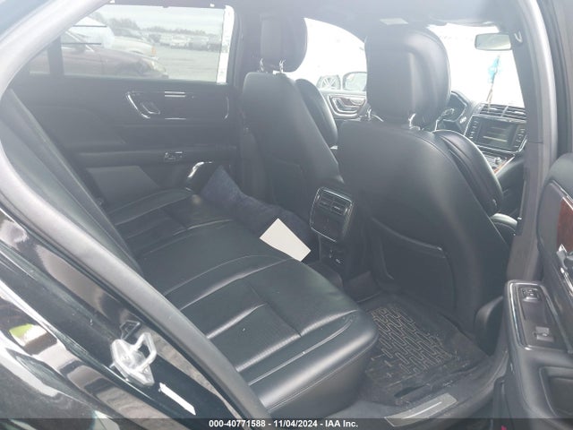 1LN6L9HK7J5612644 Lincoln Continental Livery