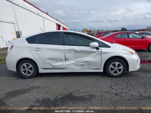 Toyota Prius Two 2014 JTDKN3DUXE0391240 Image 13