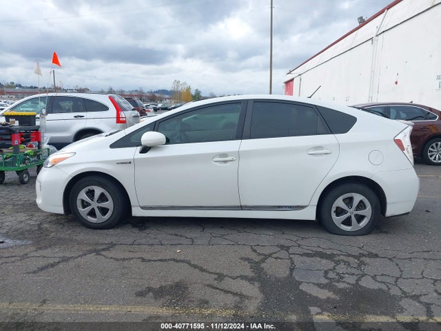 Toyota Prius Two 2014 JTDKN3DUXE0391240 Image 14