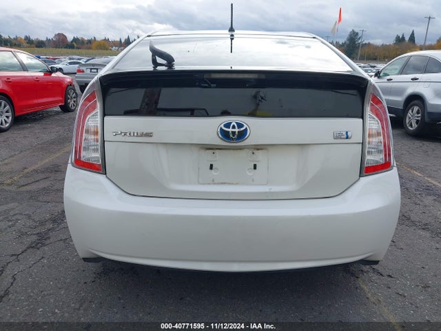 Toyota Prius Two 2014 JTDKN3DUXE0391240 Image 16