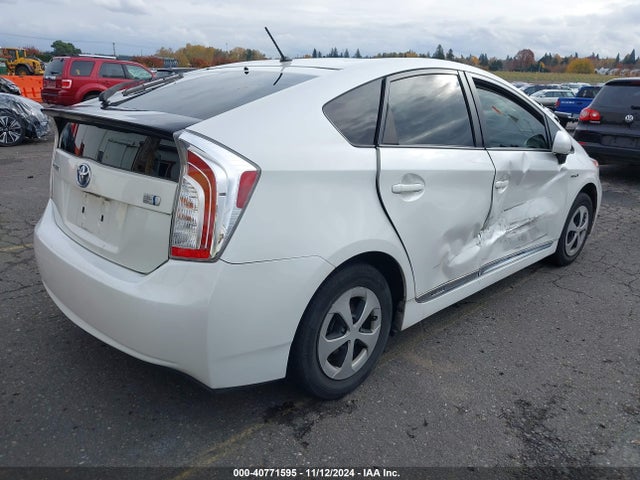 JTDKN3DUXE0391240 Toyota Prius Two