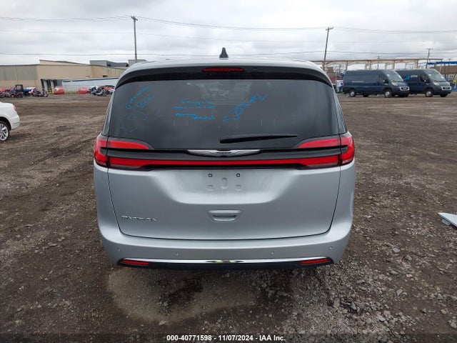 Chrysler Pacifica Touring L 2024 2C4RC1BG0RR143533 Image 17