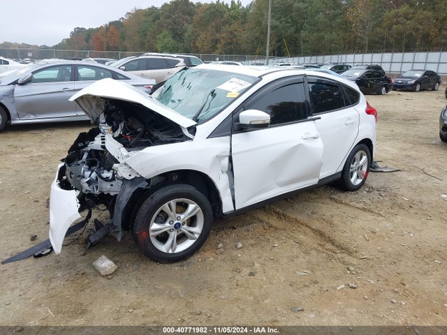 Ford FOCUS SE 2014 1FADP3K28EL443490 Image 2