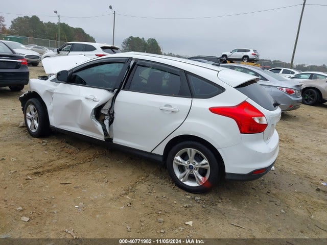 Ford FOCUS SE 2014 1FADP3K28EL443490 Image 3