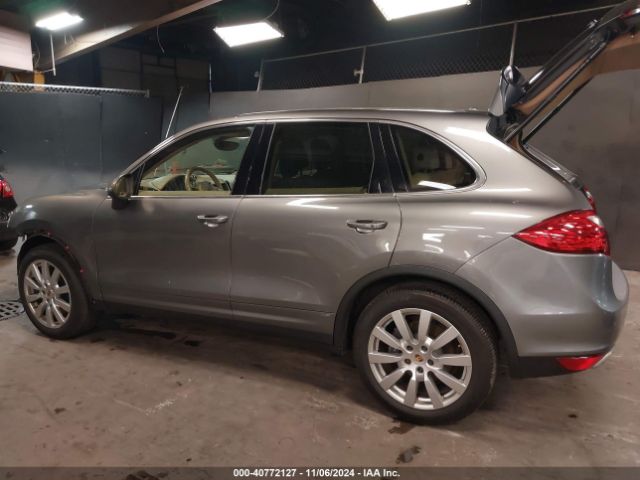 2013 PORSCHE CAYENNE WP1AA2A24DLA08344 Photo 2