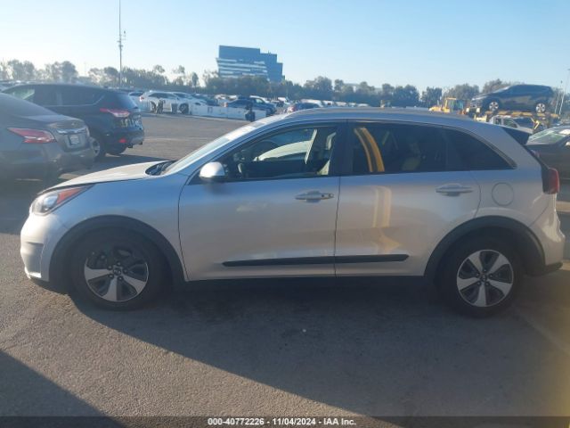 KNDCB3LC3H5087695 KIA NIRO LX