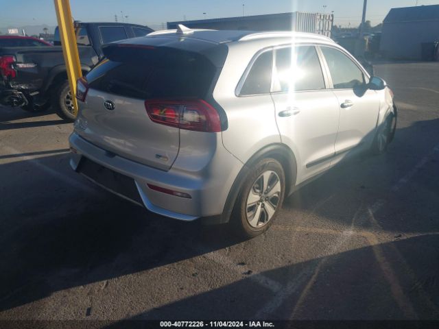 KNDCB3LC3H5087695 KIA NIRO LX