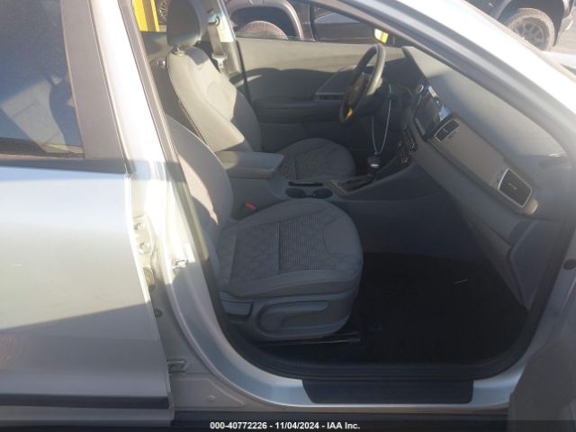 KNDCB3LC3H5087695 KIA NIRO LX