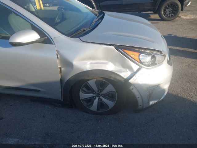 KNDCB3LC3H5087695 KIA NIRO LX