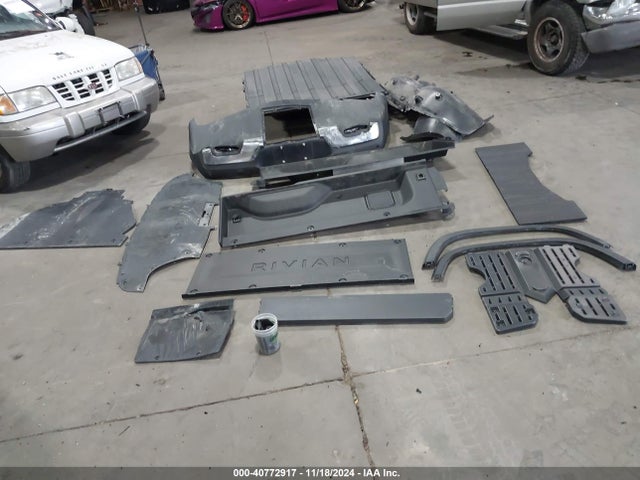Rivian R1t Adventure 2022 7FCTGAAA6NN016245 Image 12