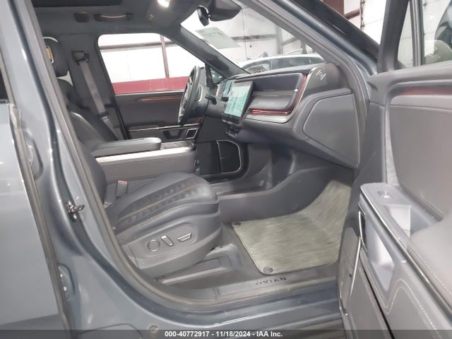 Rivian R1t Adventure 2022 7FCTGAAA6NN016245 Image 5