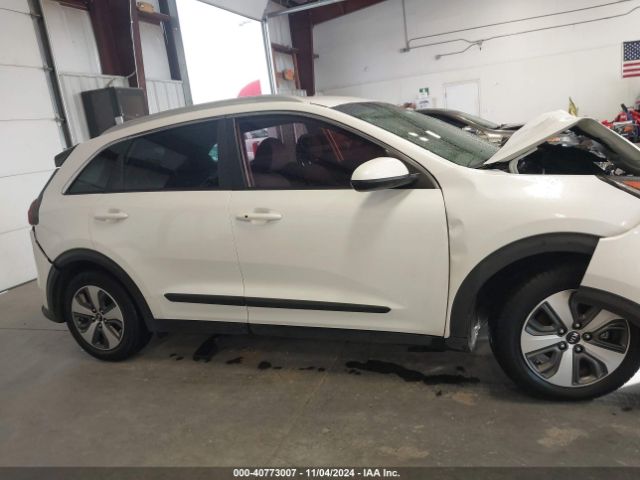 KNDCB3LCXJ5160910 KIA NIRO LX