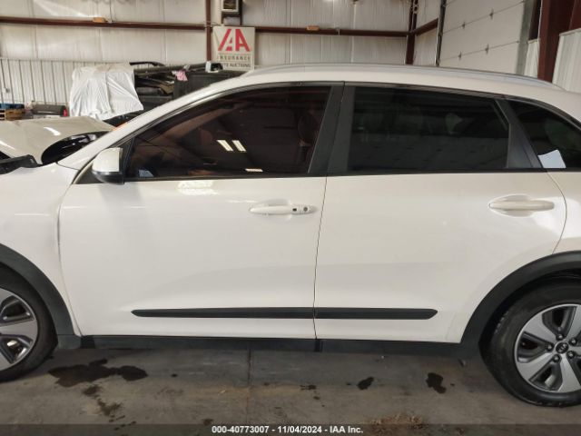 KNDCB3LCXJ5160910 KIA NIRO LX