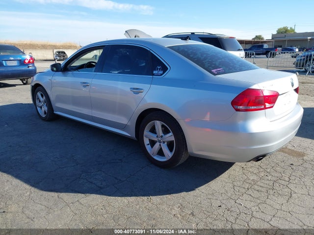 1VWAT7A39FC121353 Volkswagen Passat 1.8t Limited Edition