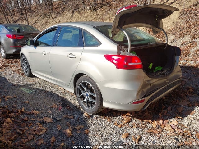 Ford FOCUS SE 2015 1FADP3F24FL373367 Image 3
