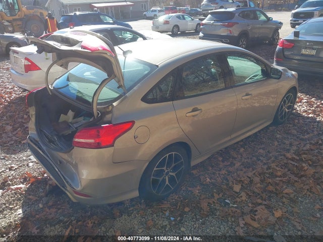 Ford FOCUS SE 2015 1FADP3F24FL373367 Image 4