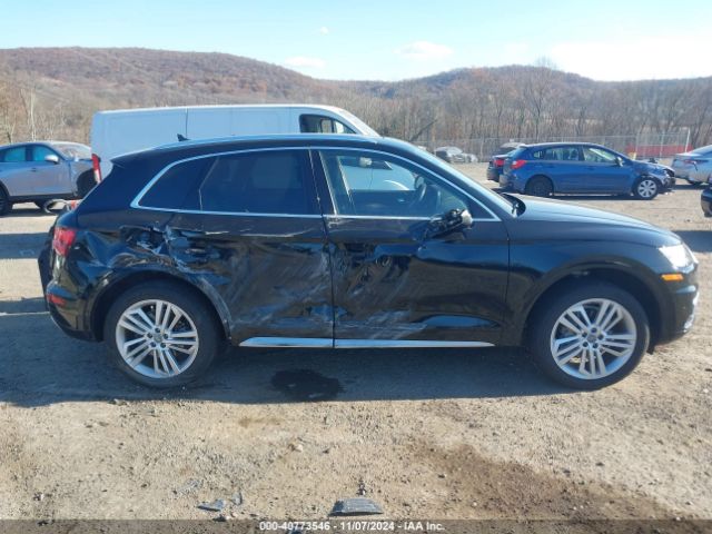 WA1CNAFY1J2055395 Audi Q5 2.0t Premium/2.0t Tech Premium