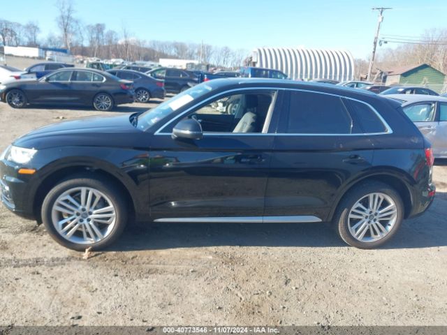 WA1CNAFY1J2055395 Audi Q5 2.0t Premium/2.0t Tech Premium