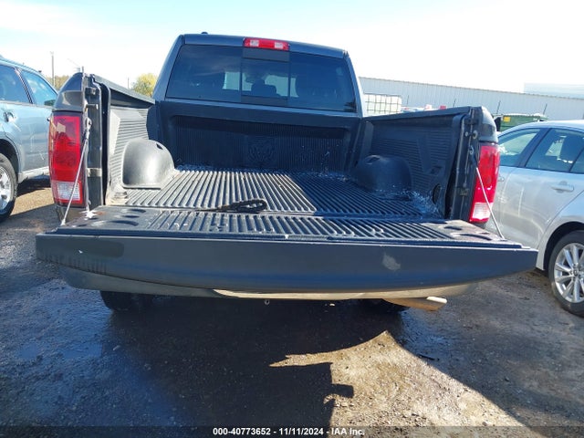 1C6RR6GG2HS695138 RAM 1500 Slt  4x2 6'4 Box