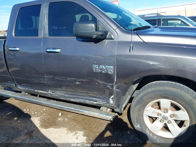 1C6RR6GG2HS695138 RAM 1500 Slt  4x2 6'4 Box