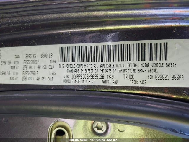 1C6RR6GG2HS695138 RAM 1500 Slt  4x2 6'4 Box