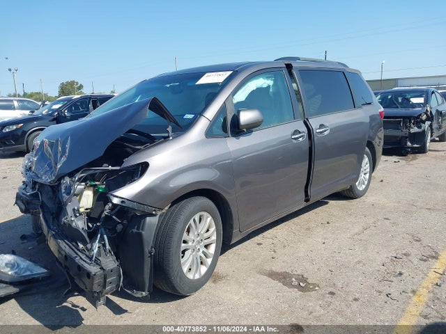 Toyota Sienna Xle 8 Passenger 2016 5TDYK3DC7GS704075 Image 2