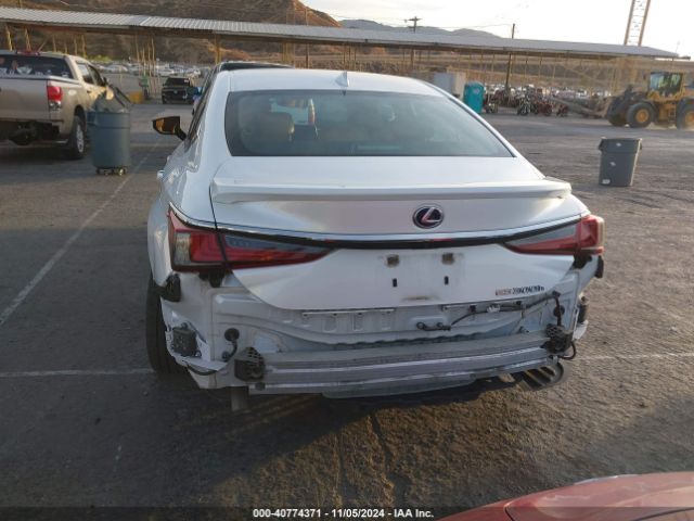 58ADA1C13NU021177 Lexus ES 300H