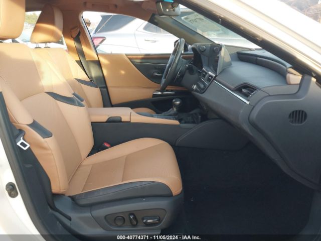 58ADA1C13NU021177 Lexus ES 300H