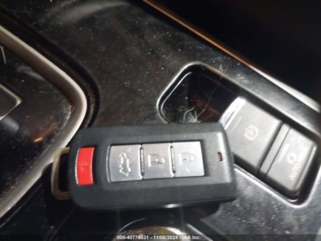 JA4AZ3A32JJ000298 Mitsubishi Outlander Sel