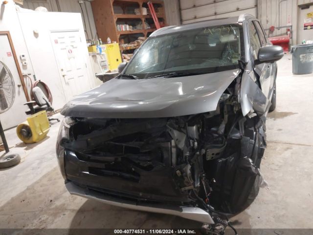 JA4AZ3A32JJ000298 Mitsubishi Outlander Sel