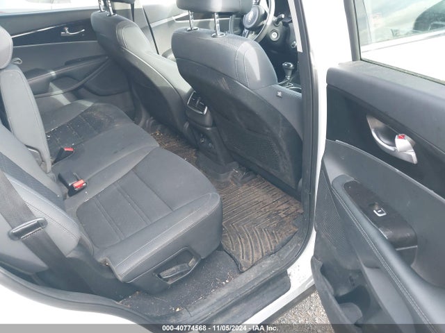 KIA Sorento Lx V6 2017 5XYPGDA52HG315321 Image 8