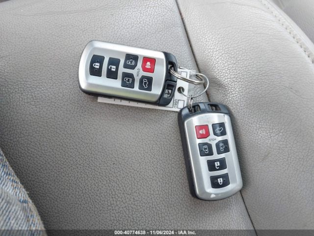 5TDYK3DC8ES481705 Toyota Sienna Xle/limited