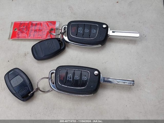 KM8SMDHF7HU191817 Hyundai Santa Fe Se