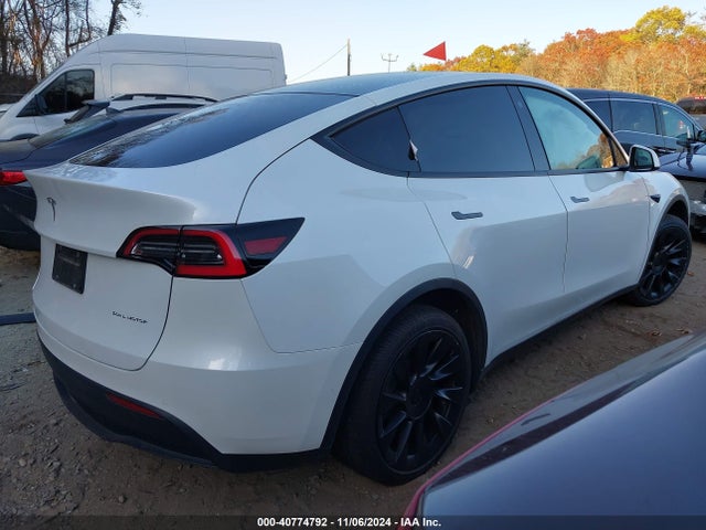 2021 TESLA MODEL Y 5YJYGDEE8MF075417 Photo 3