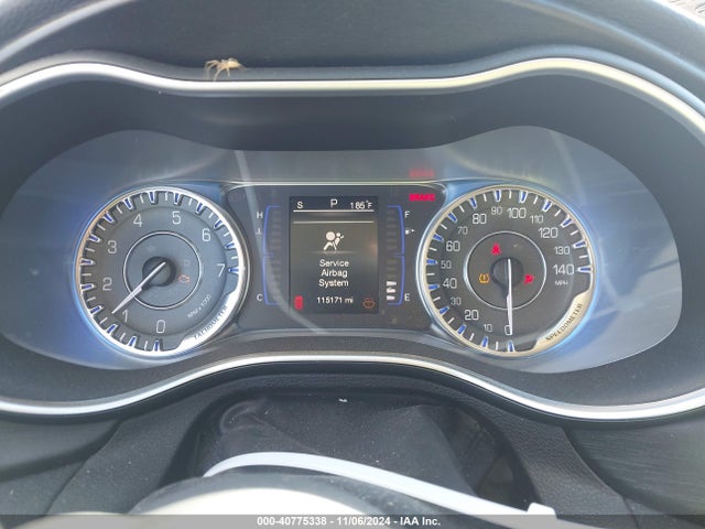 Chrysler 200 Limited 2015 1C3CCCAB7FN715833 Image 18
