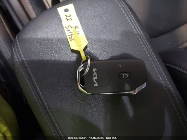 KNDERCAA3N7333697 KIA SELTOS EX