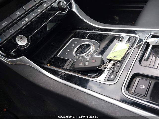 2017 JAGUAR XF SAJBD4BV9HCY46541 Photo 10