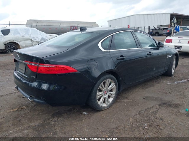 2017 JAGUAR XF SAJBD4BV9HCY46541 Photo 3