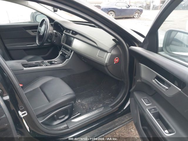 2017 JAGUAR XF SAJBD4BV9HCY46541 Photo 4