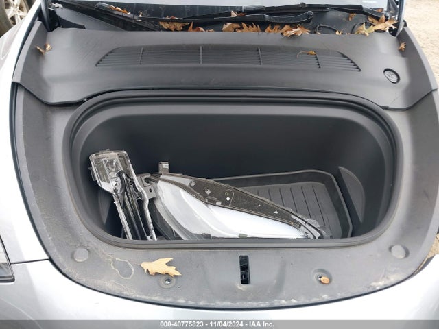 2024 TESLA MODEL Y 7SAYGDEE9RA287962 Photo 9